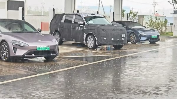 配资开户门户导航 小米“昆仑 N3”伪装车谍照曝光，预计今年底或明年初发布